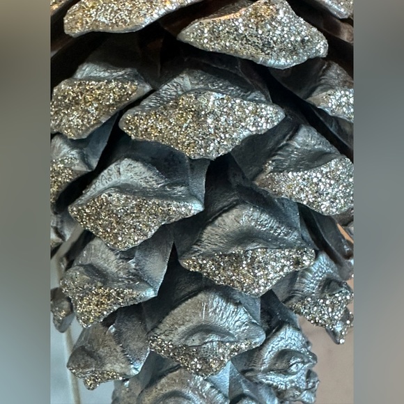 Handcrafted Natural Pinecone Christmas Ornaments - Picture 2 of 4